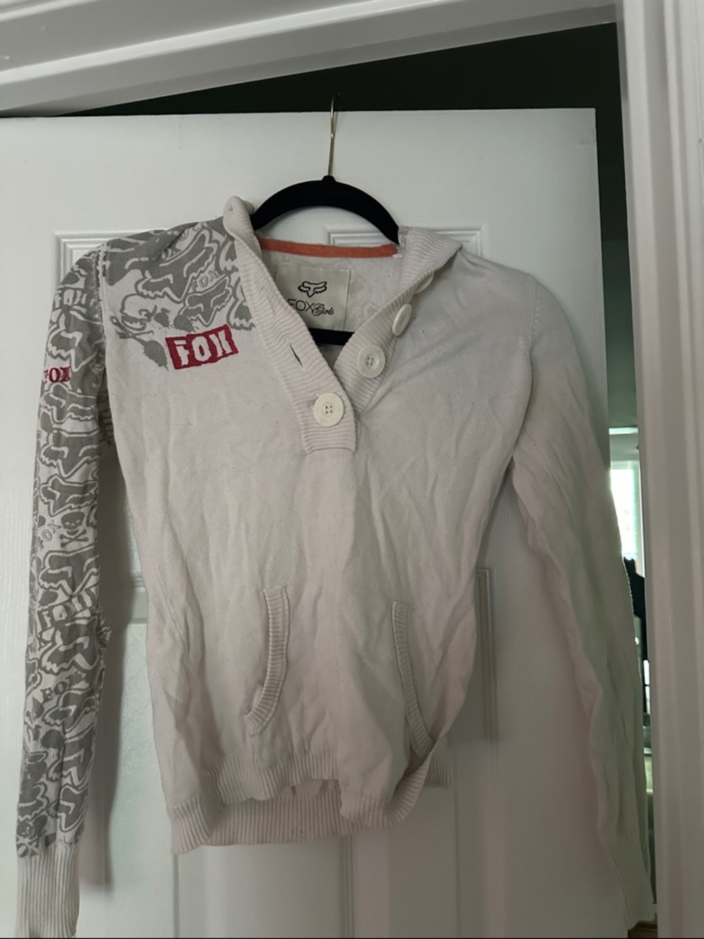 Fox Women's Cream V-Neck Button Sweater with Gray Patterned Sleeve